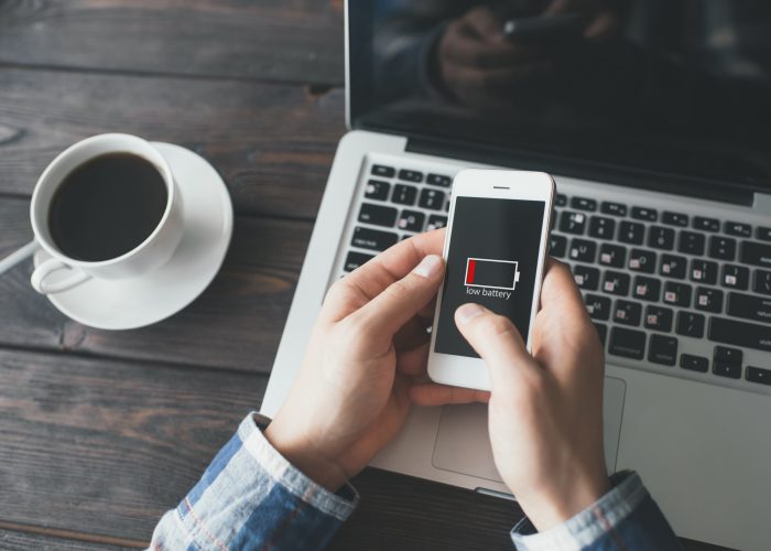 8 Genius Ways to Preserve Your Phone’s Battery Life While Traveling