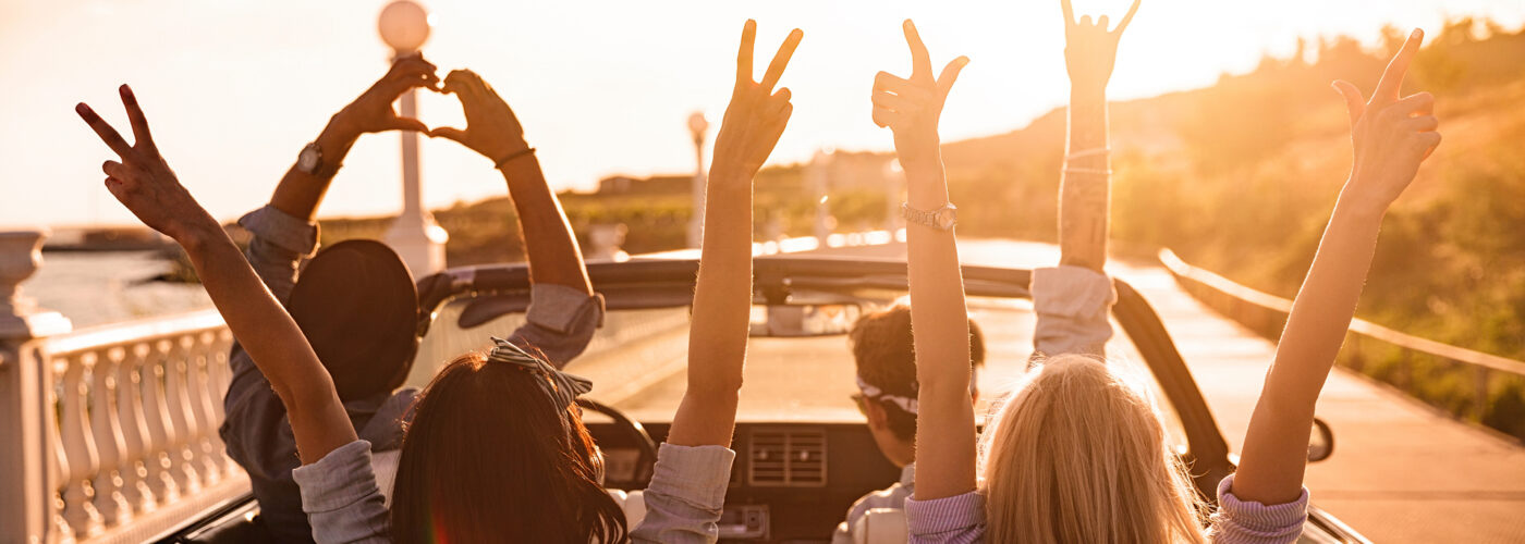 group-happy-roadtrip-sunset